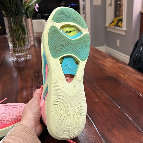 Jayson Tatum basketball sneakers. Men’s size 10.5 - Picture 5 of 6